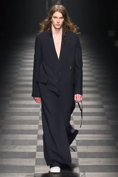 Look 11